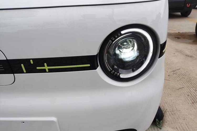 Used Geely Galaxy Panda 2025 210 km – Yuanqi Bear Left Front Headlight