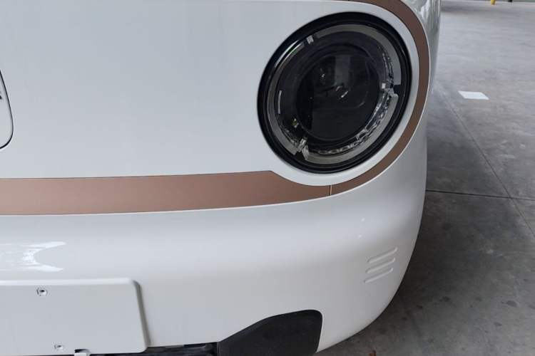 Used Geely Galaxy Panda 2025 210 km – Yuanqi Bear Left Front Headlight