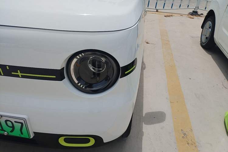 Used Geely Galaxy Panda 2025 210 km – Yuanqi Bear Left Front Headlight