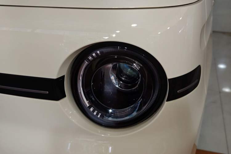 Used Geely Galaxy Panda 2025 210 km – Yuanqi Bear Left Front Headlight