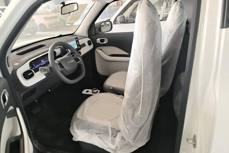 Used Geely Galaxy Panda 2025 210 km – Yuanqi Bear Left Front Seat