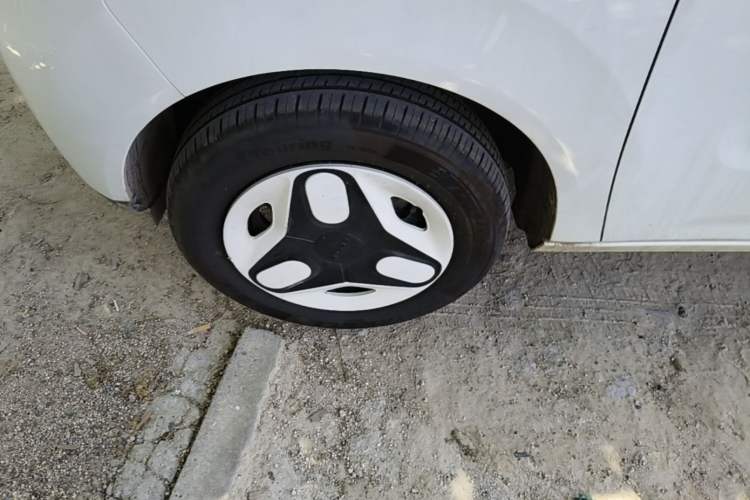 Used Geely Galaxy Panda 2025 210 km – Yuanqi Bear Left Front Wheel Hub