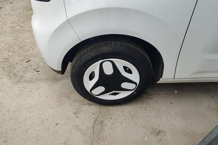 Used Geely Galaxy Panda 2025 210 km – Yuanqi Bear Left Front Wheel Hub