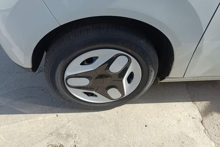 Used Geely Galaxy Panda 2025 210 km – Yuanqi Bear Left Front Wheel Hub