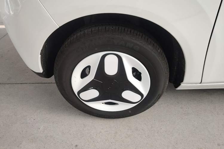 Used Geely Galaxy Panda 2025 210 km – Yuanqi Bear Left Front Wheel Hub