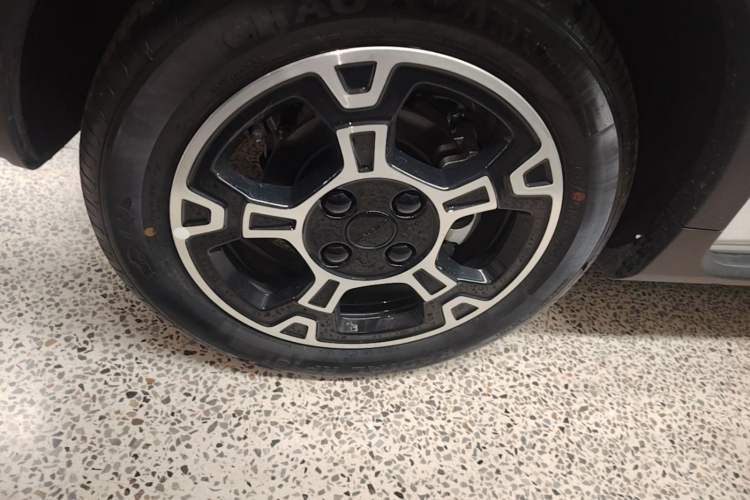 Used Geely Galaxy Panda 2025 210km Panda Rider Left Front Wheel Hub