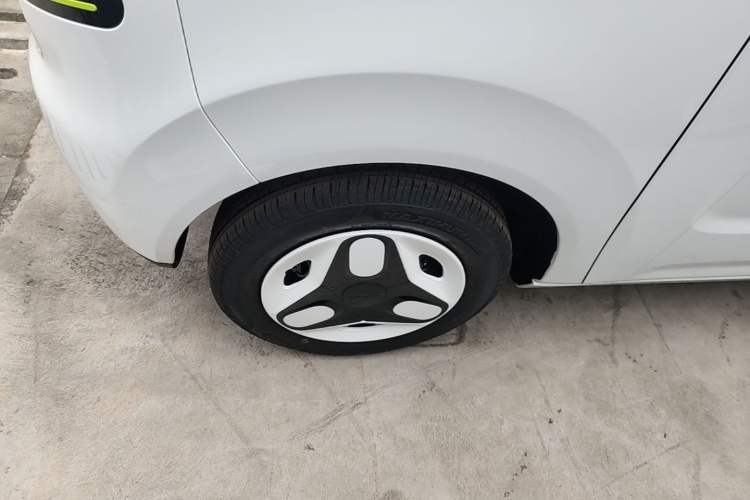 Used Geely Galaxy Panda 2025 210 km – Yuanqi Bear Left Front Wheel Hub