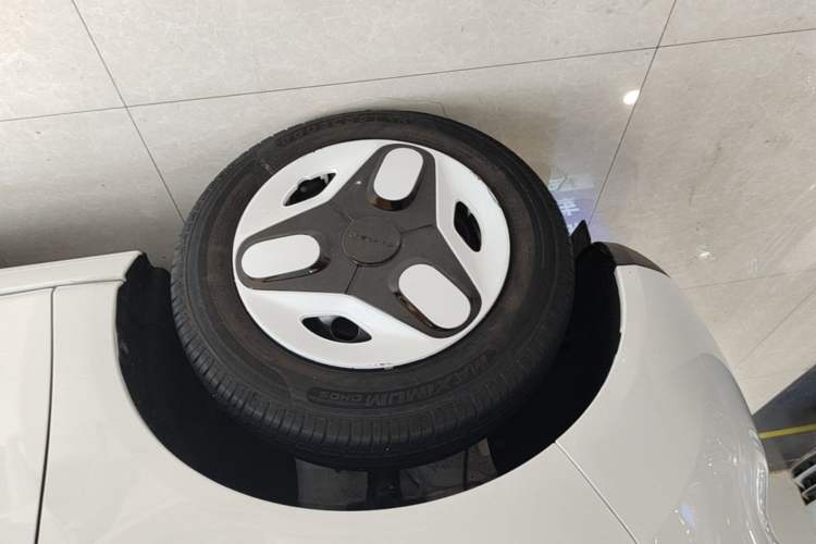 Used Geely Galaxy Panda 2025 210 km – Yuanqi Bear Left Front Wheel Hub