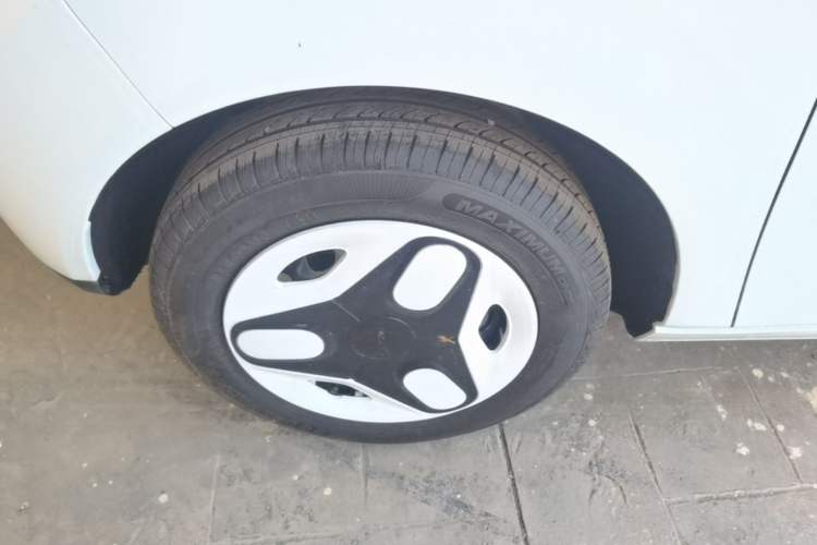 Used Geely Galaxy Panda 2025 210 km – Yuanqi Bear Left Front Wheel Hub