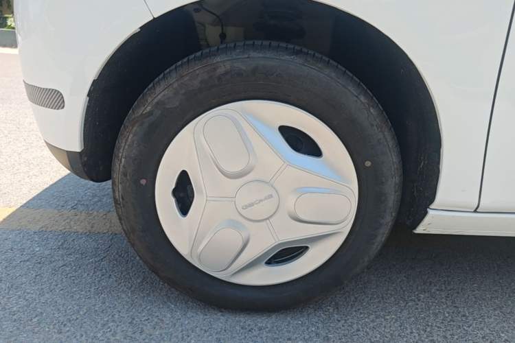 Used Geely Galaxy Panda 2025 210 km – Yuanqi Bear Left Front Wheel Hub