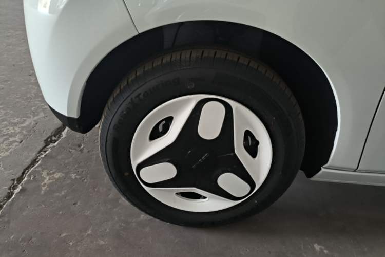 Used Geely Galaxy Panda 2025 210 km – Yuanqi Bear Left Front Wheel Hub