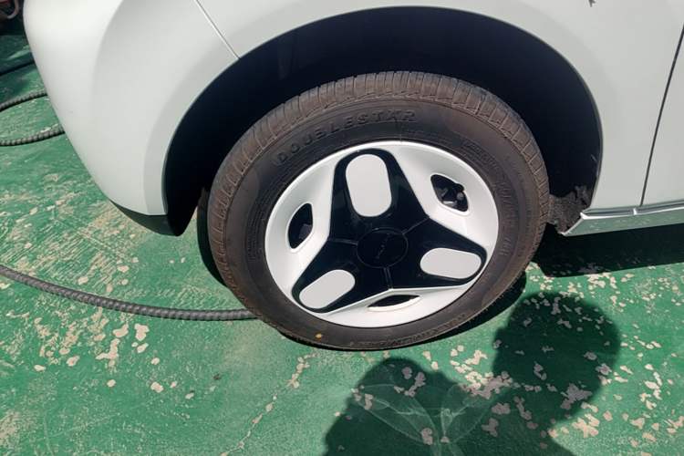 Used Geely Galaxy Panda 2025 210 km – Yuanqi Bear Left Front Wheel Hub