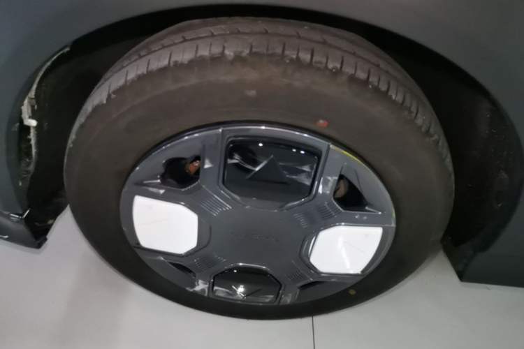 Used Geely Galaxy Panda 2025 210km Panda Kart Left Front Wheel Hub