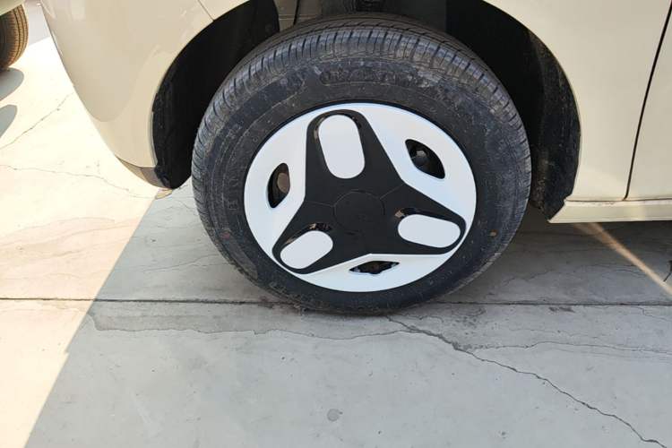 Used Geely Galaxy Panda 2025 210 km – Yuanqi Bear Left Front Wheel Hub