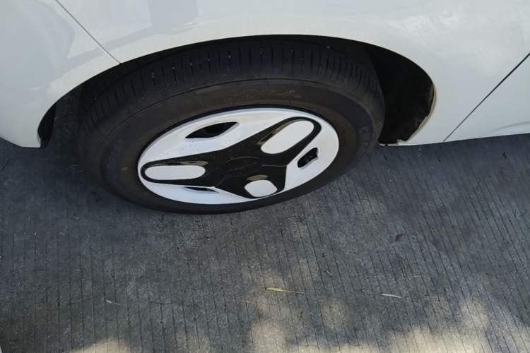 Used Geely Galaxy Panda 2025 210 km – Yuanqi Bear Left Front Wheel Hub