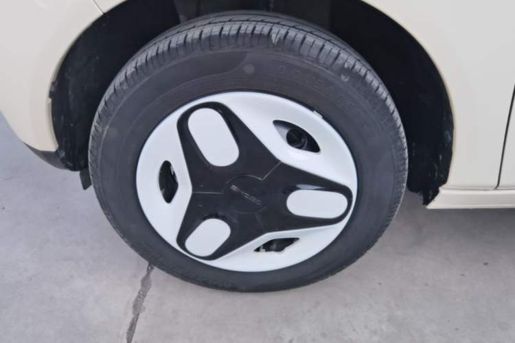 Used Geely Galaxy Panda 2025 210 km – Yuanqi Bear Left Front Wheel Hub