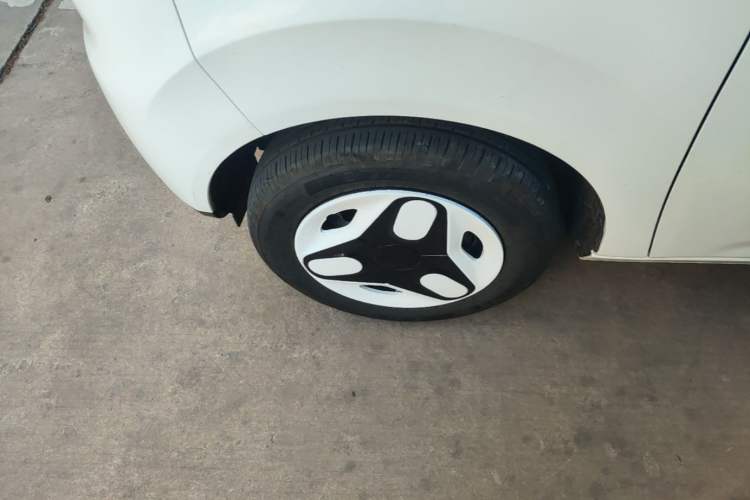 Used Geely Galaxy Panda 2025 210 km – Yuanqi Bear Left Front Wheel Hub