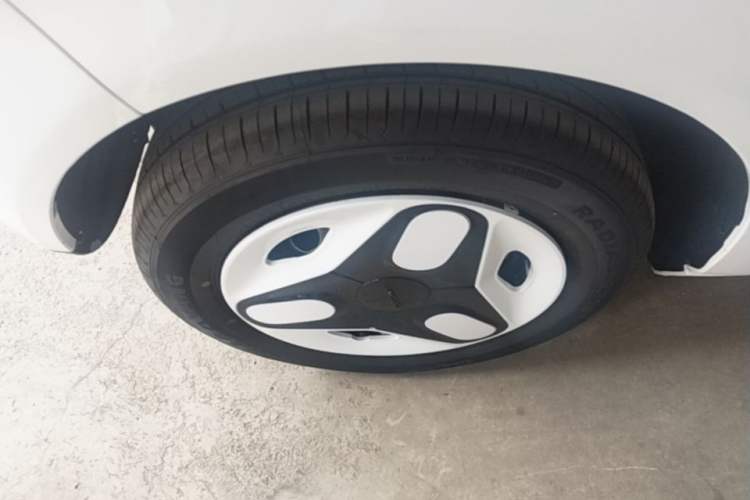 Used Geely Galaxy Panda 2025 210 km – Yuanqi Bear Left Front Wheel Hub