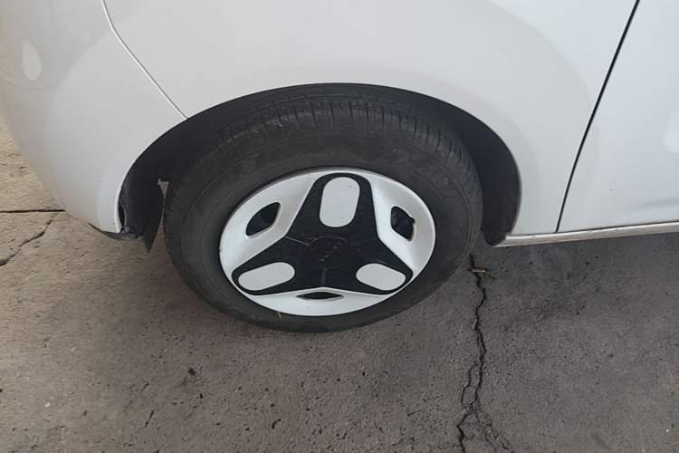 Used Geely Galaxy Panda 2025 210 km – Yuanqi Bear Left Front Wheel Hub