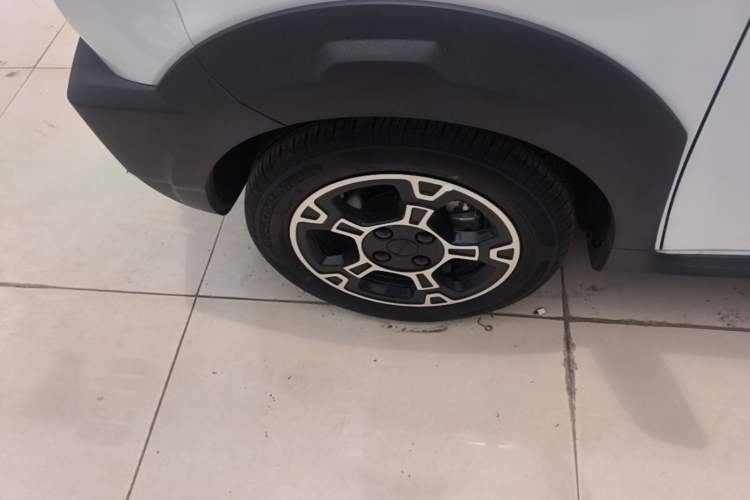Used Geely Galaxy Panda 2025 210km Panda Rider Left Front Wheel Hub