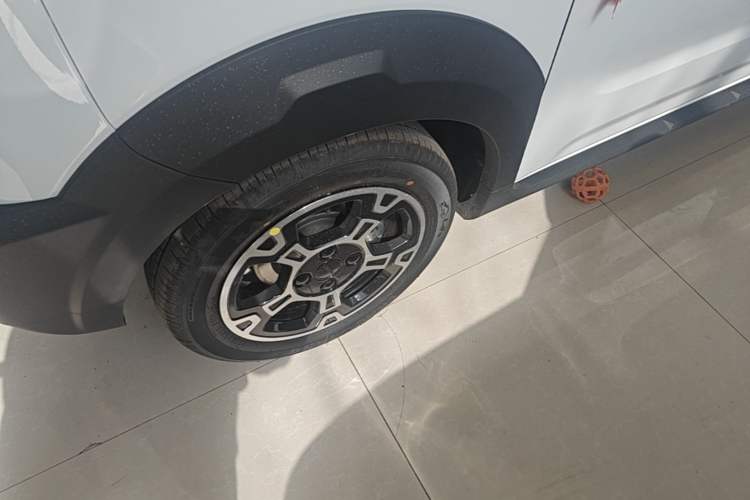 Used Geely Galaxy Panda 2025 210km Panda Rider Left Front Wheel Hub