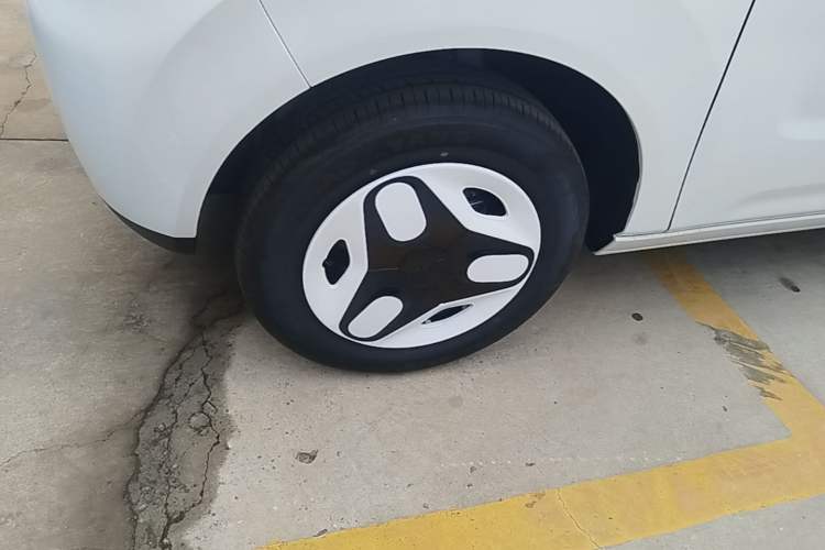 Used Geely Galaxy Panda 2025 210 km – Yuanqi Bear Left Front Wheel Hub