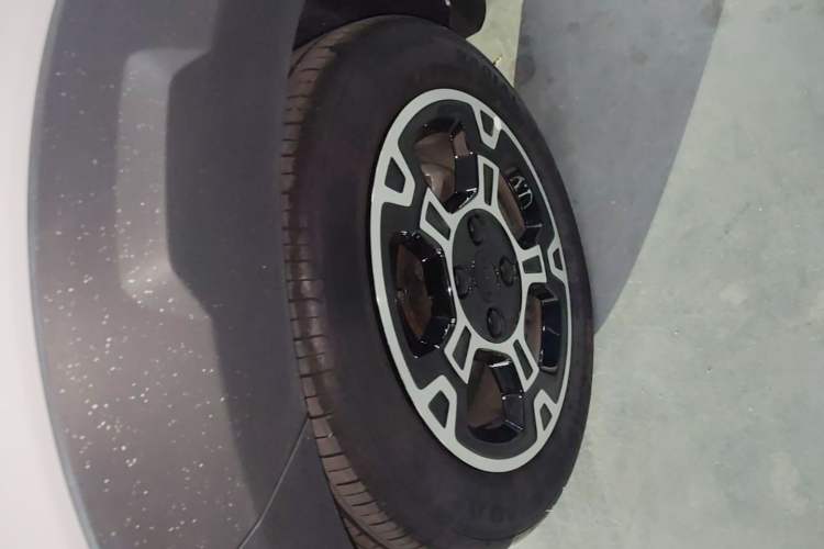 Used Geely Galaxy Panda 2025 210km Panda Rider Left Front Wheel Hub