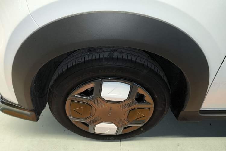 Used Geely Galaxy Panda 2025 210km Panda Kart Left Front Wheel Hub