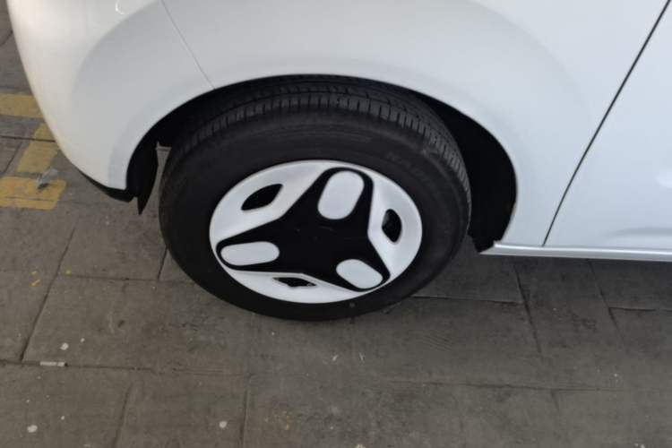 Used Geely Galaxy Panda 2025 210 km – Yuanqi Bear Left Front Wheel Hub