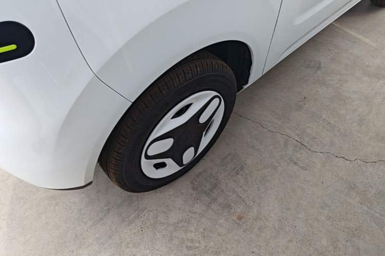 Used Geely Galaxy Panda 2025 210 km – Yuanqi Bear Left Front Wheel Hub