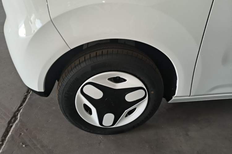 Used Geely Galaxy Panda 2025 210 km – Yuanqi Bear Left Front Wheel Hub