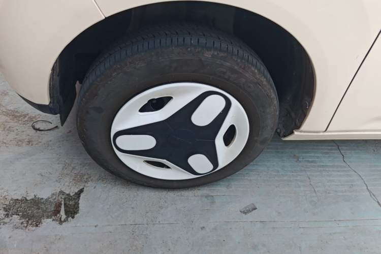 Used Geely Galaxy Panda 2025 210 km – Yuanqi Bear Left Front Wheel Hub