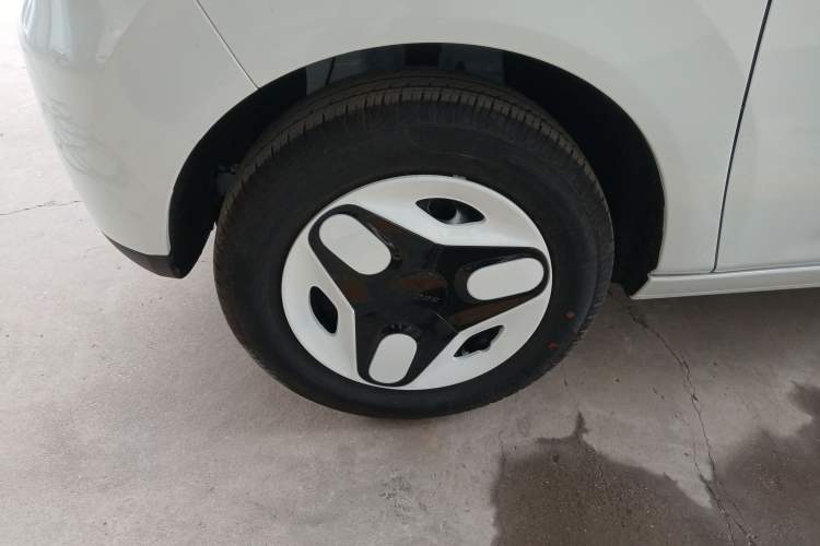 Used Geely Galaxy Panda 2025 210 km – Yuanqi Bear Left Front Wheel Hub