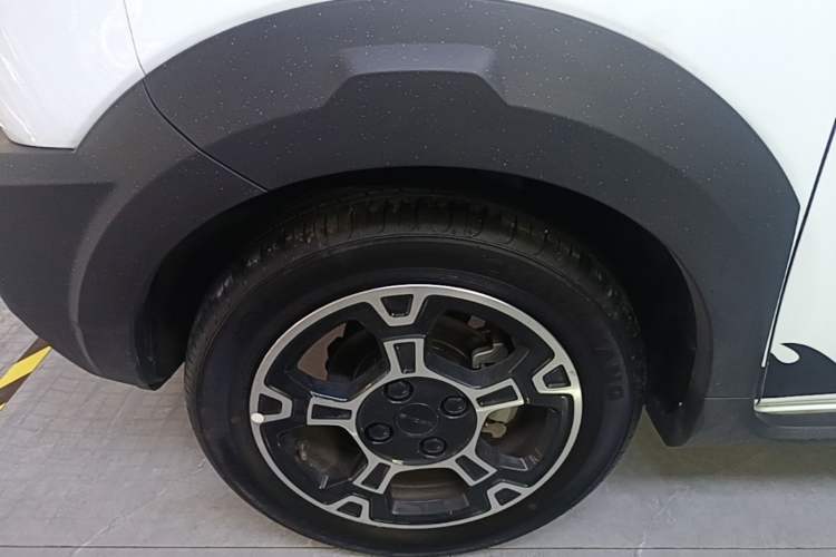 Used Geely Galaxy Panda 2025 210km Panda Rider Left Front Wheel Hub