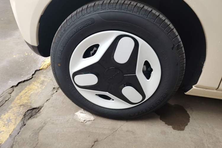 Used Geely Galaxy Panda 2025 210 km – Yuanqi Bear Left Front Wheel Hub
