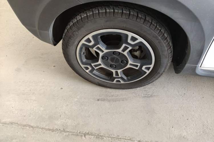 Used Geely Galaxy Panda 2025 210km Panda Rider Left Front Wheel Hub