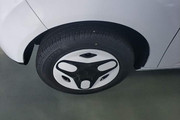 Used Geely Galaxy Panda 2025 210 km – Yuanqi Bear Left Front Wheel Hub