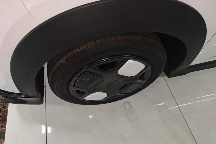Used Geely Galaxy Panda 2025 210km Panda Kart Left Front Wheel Hub