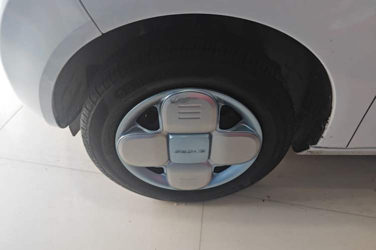 Used Geely Galaxy Panda 2025 210 km – Yuanqi Bear Left Front Wheel Hub