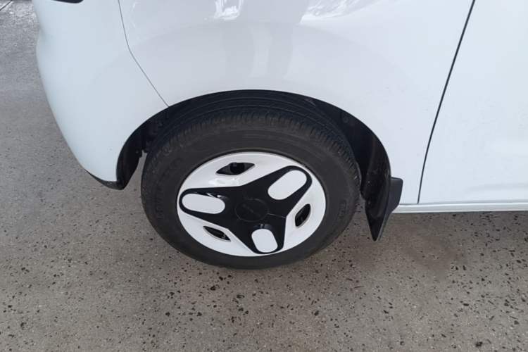 Used Geely Galaxy Panda 2025 210 km – Yuanqi Bear Left Front Wheel Hub