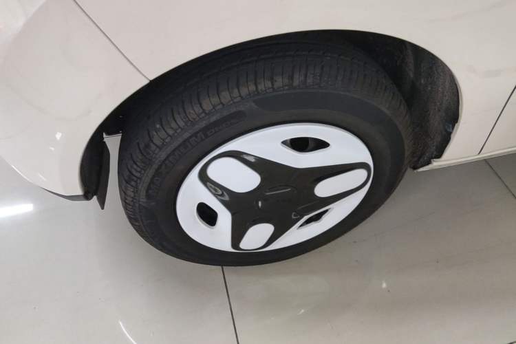 Used Geely Galaxy Panda 2025 210 km – Yuanqi Bear Left Front Wheel Hub