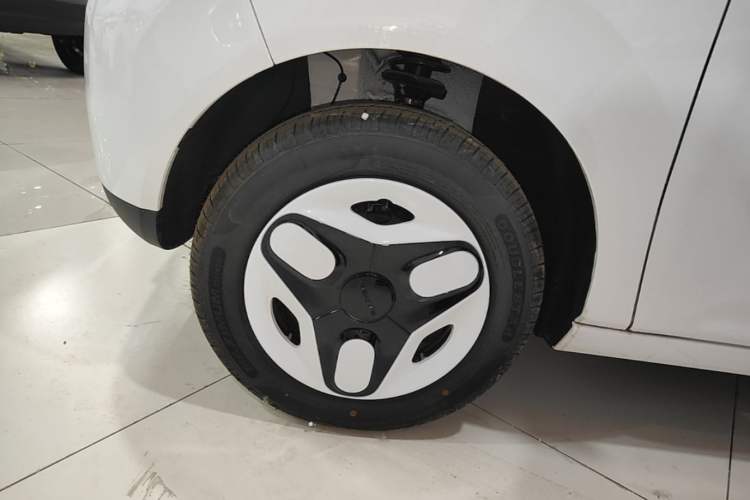 Used Geely Galaxy Panda 2025 210 km – Yuanqi Bear Left Front Wheel Hub