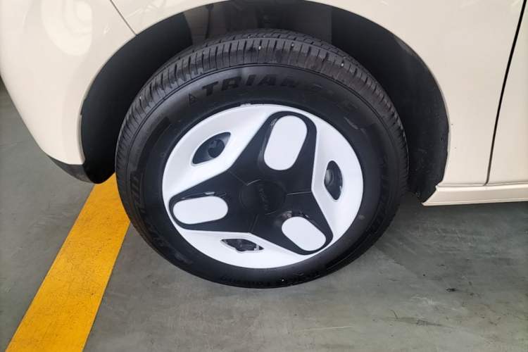 Used Geely Galaxy Panda 2025 210 km – Yuanqi Bear Left Front Wheel Hub