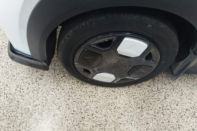 Used Geely Galaxy Panda 2025 210km Panda Kart Left Front Wheel Hub