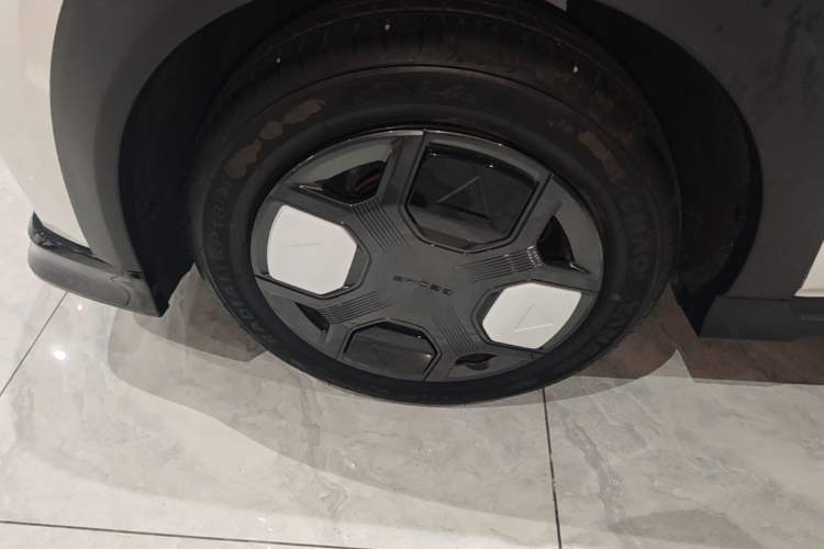 Used Geely Galaxy Panda 2025 210km Panda Kart Left Front Wheel Hub