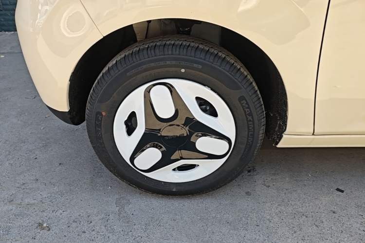 Used Geely Galaxy Panda 2025 210 km – Yuanqi Bear Left Front Wheel Hub