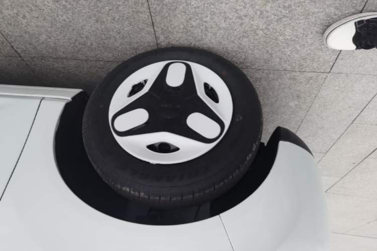 Used Geely Galaxy Panda 2025 210 km – Yuanqi Bear Left Front Wheel Hub