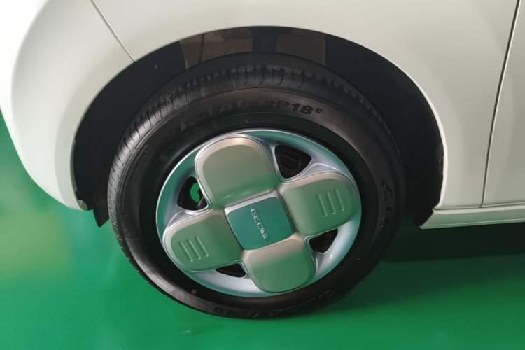 Used Geely Galaxy Panda 2025 210 km – Yuanqi Bear Left Front Wheel Hub