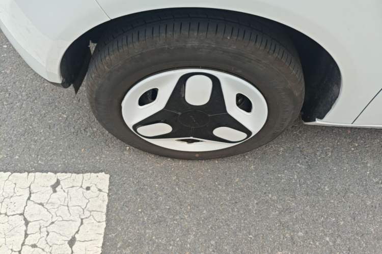 Used Geely Galaxy Panda 2025 210 km – Yuanqi Bear Left Front Wheel Hub