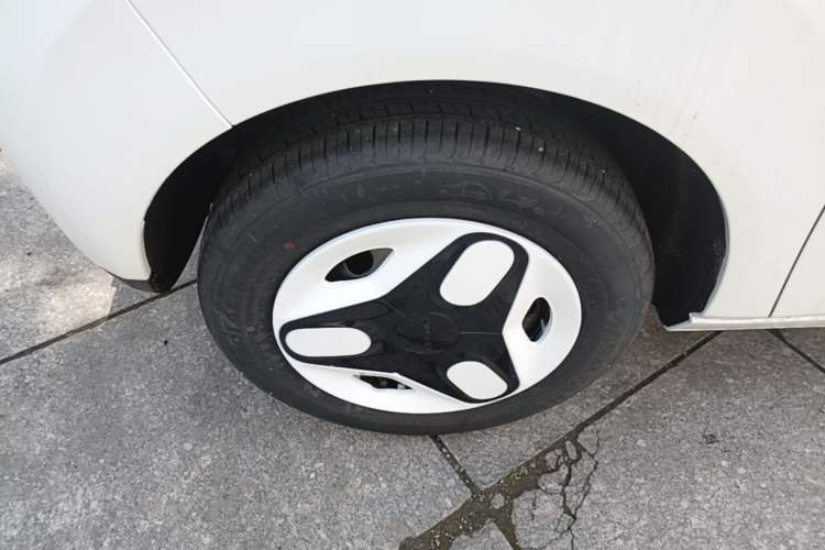 Used Geely Galaxy Panda 2025 210 km – Yuanqi Bear Left Front Wheel Hub